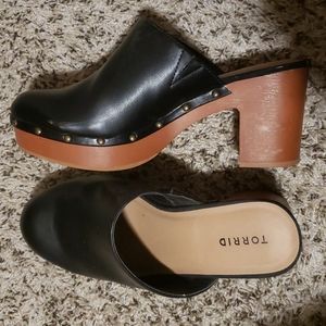 Torrid 11WW chunky heel clogs